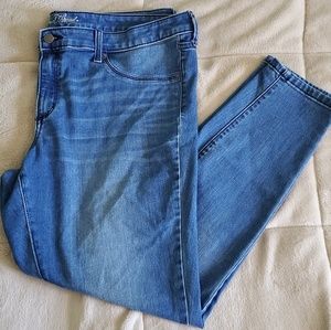Universal Thread Mid Rise Jegging